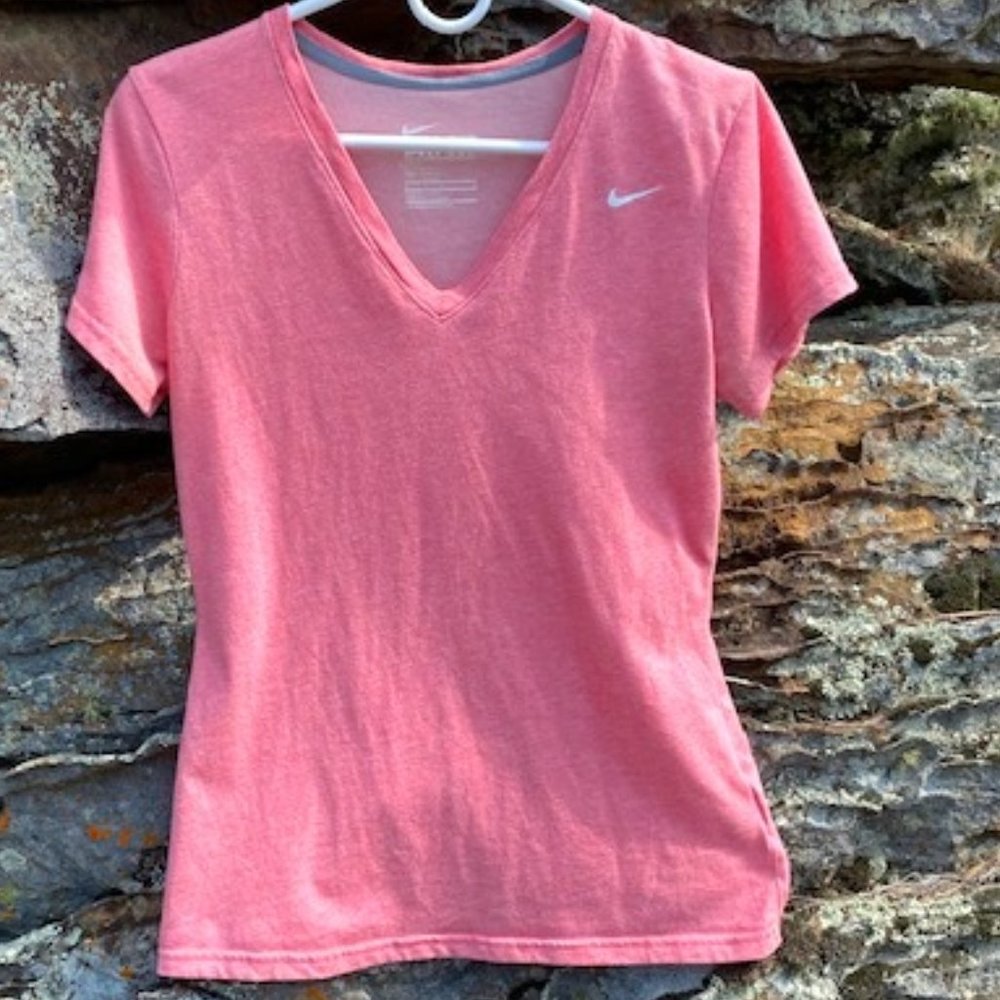 Nike DRI-FIT, Slim Fit, V-Neck, Sz M tee